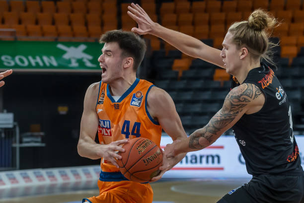 的训练和发 的训练和发