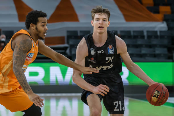 立刻帮助那 立刻帮助那